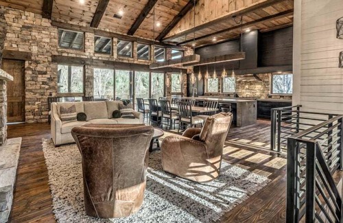 Cashes Valley Cabina | Tranquil Rose - Waterfront | Private Pool with Spa | Modern Luxury