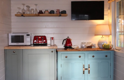 Woolstone Cabina | Tranquil setting at the foot of White Horse Hill, The Downs & The Ridgeway Path