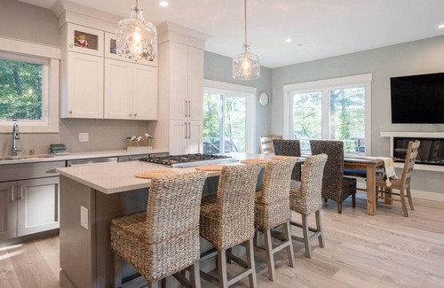 Norton Shores Casa | Tranquil Shores | Relax on Lake Michigan 4BR, 4BA