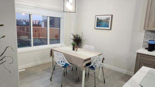 West Edmonton Casa | Tranquil Short Term Rental