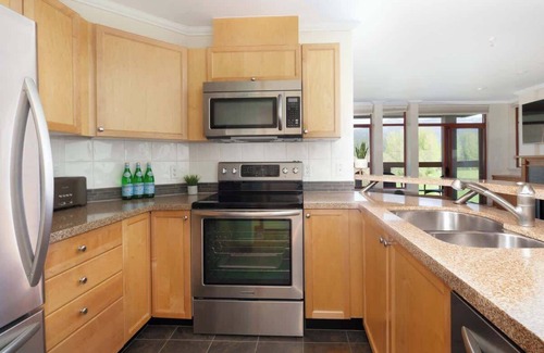 Nicklaus North Condominio | Stunning Lake & Golf Course Views, Free Parking
