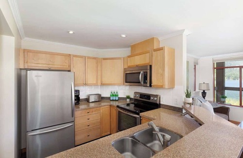 Nicklaus North Condominio | Stunning Lake & Golf Course Views, Free Parking