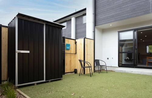 Lower Hutt Casa | Tranquil Stay at Rainey Grove