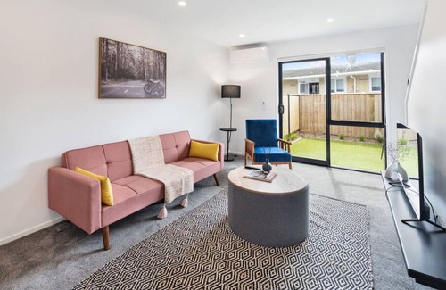 Lower Hutt Casa | Tranquil Stay at Rainey Grove