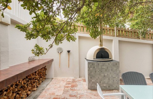 Plettenberg Bay Apartamento | Tranquil Stay-Pizza oven & sea views. No clean fee