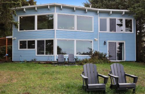 Cape Meares Casa | Tranquil Tides- Cape Meares Lakefront Beach Home
