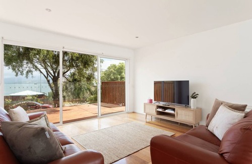 Opossum Bay Cabaña | Tranquil Tides Garden Cottage Perfection