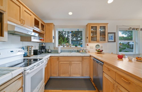 Manzanita Casa | Tranquil Treasure MCA#644 Oceanview, Steps to beach, Perfect Couples getaway