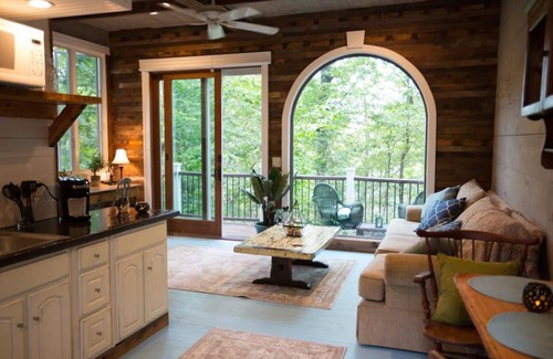 Waterford Casa | Tranquil Treehouse Cottage, King Bed, River View