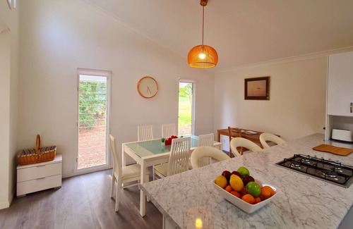 Brisbane Waterfront Casa | Tranquil Treetop Absolute Waterfront Holiday Home
