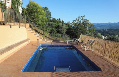 San Terenzo Monti Casa | Tranquil Tuscan House with Pool and Scenic Views