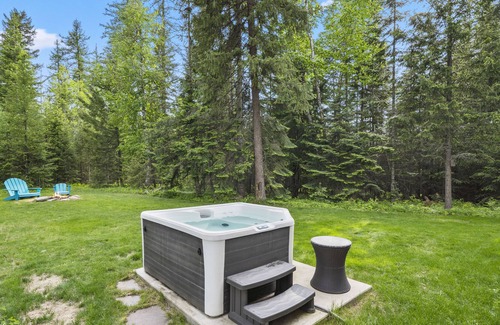 Sagle Casa | Tranquil, unique home only 7 miles to Sandpoint on 5 quiet acres. Pets allowed.