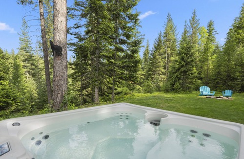 Sagle Casa | Tranquil, unique home only 7 miles to Sandpoint on 5 quiet acres. Pets allowed.