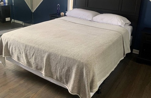 Roseland Casa | Tranquil Urban Retreat, Chicago Gem