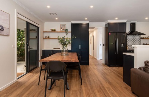 Red Hill South Casa | Tranquil Vibes in Red Hill