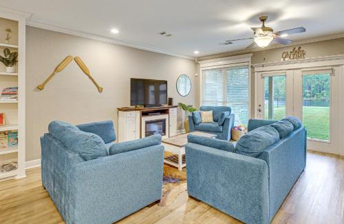 Mid America Casa | Tranquil Views Riverfront Retreat in Hot Springs!