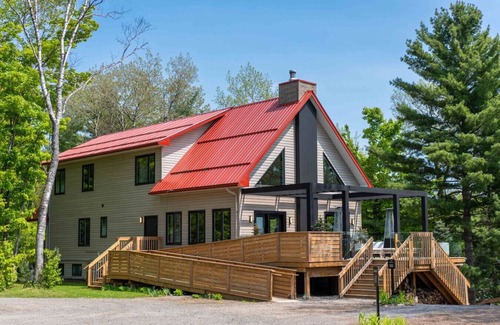 Algonquin Highlands Cabina | Tranquil Waters at Dimensions | Cabin Two