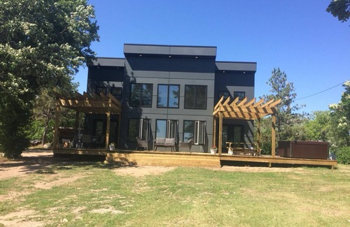 Grand Marais Cabina | Tranquil Waterfront Cabin - Grand Beach Manitoba - Sunset Lakehouse