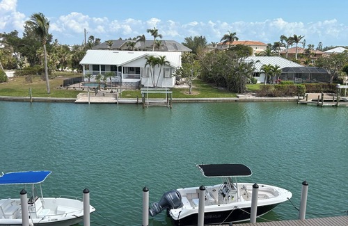 Shell Harbor Condominio | Tranquil WATERFRONT 2-bedroom condo on Sanibel Island minutes to the beach!