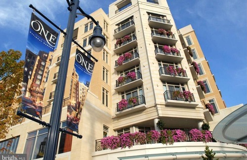 National Harbor Condominio | Tranquil Waterfront Living - 2 Bed, 2 Bath Beauty Near the City!