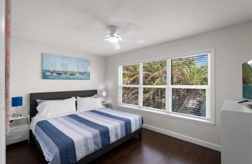 Port Charlotte Apartamento | Tranquil Waterfront Retreat w Scenic Views-Heated Pool