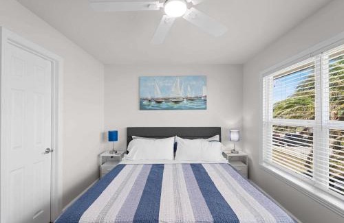 Port Charlotte Apartamento | Tranquil Waterfront Retreat w Scenic Views-Heated Pool