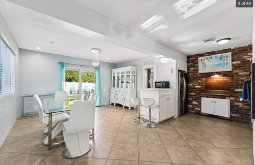 Melaleuca Gardens Casa | Tranquil Waters w. Heated Private Pool in Central Dania Beach