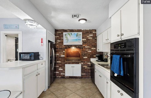 Melaleuca Gardens Casa | Tranquil Waters w. Heated Private Pool in Central Dania Beach