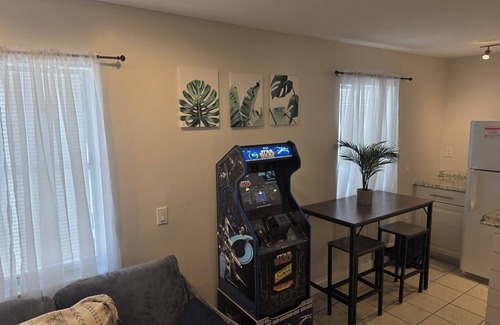 Wilton Manors Casa | Refugio Tranquilo en Wilton ¡con Arcade Retro de Star Wars!
