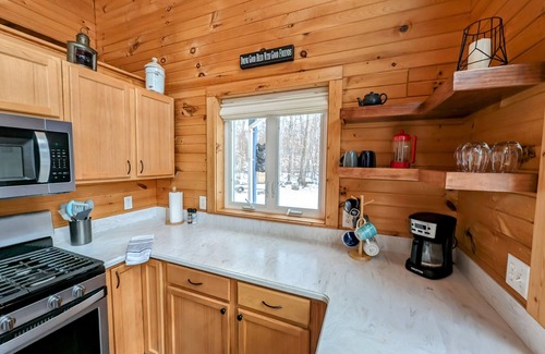 Cedar Chalet De Esquí | Tranquil Woodsy Getaway in Leelanau Peninsula - Golf, Wineries, Hiking, Beaches!