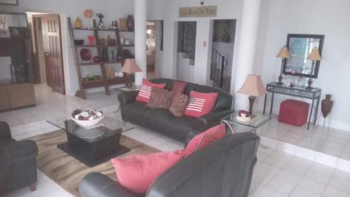Runaway Bay Casa | Tranquila Oasis