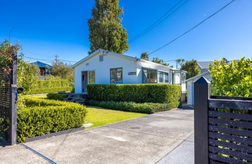 Oneroa Casa | Tranquility Cottage, Oneroa - Be My Guest Waiheke