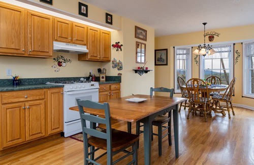 Hendersonville Casa | Tranquility in the Mountains with Views Galore!