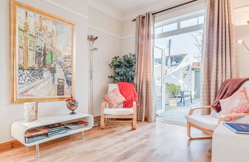 Portrush Cabaña | TRANQUILITY, pet friendly, with open fire in Portrush