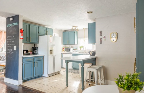Woodfin Apartamento | Tranquility Suite with Porch! Pet- Friendly!