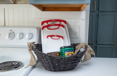 Woodfin Apartamento | Tranquility Suite with Porch! Pet- Friendly!