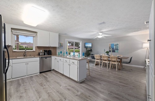 Isle of Palms Casa | Tranquility by Mayo w/ Heated Pool Mins to Beach