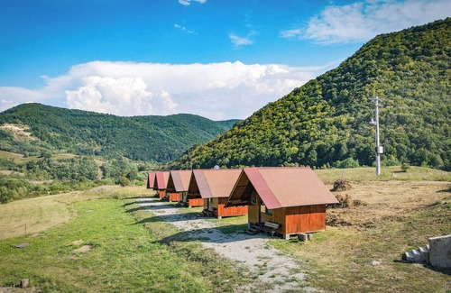 Balsa Casa | Transylvanian Hideaway with Hot Tub, Bonfire, and Pure Air