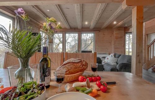 Vogelsang-Warsin Chalet De Esquí | traumHaff Küstenchalets - einzigartige Chalets an der Ostsee. Ganz aus Lärchenholz mit Kamin und Sauna