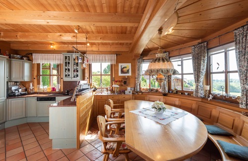 Velden am Worther See Casa | Traumhaftes Ferienhaus für 10 Personen in der Marktgemeinde Velden am Wörthersee