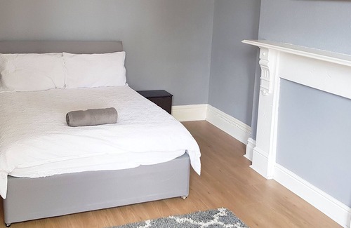 Rushmoor District Apartamento | Travaal.com - Large 3 Bedroom Apartment Farnborough