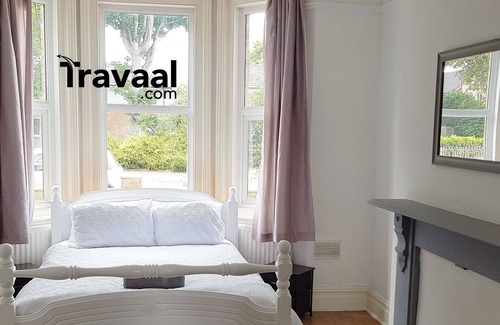 Rushmoor District Apartamento | Travaal.com - Large 3 Bedroom Apartment Farnborough