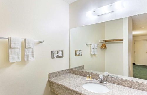 East Mesa Hotel | Travel Inn - Mesa