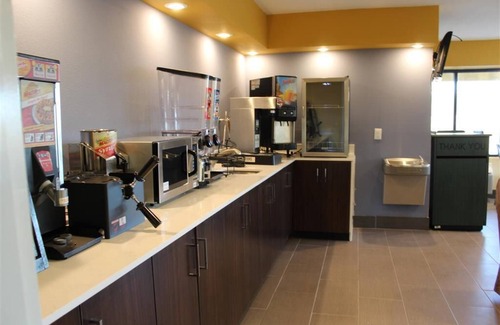 Unadilla Hotel | Travelodge by Wyndham Unadilla/Perry Near I-75