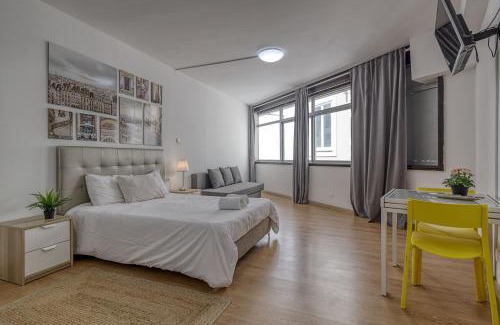 Centro / Baixa Apartamento | Travel & Live Aliados Apartment