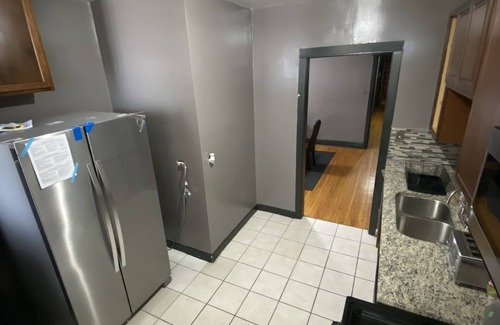 Grand Boulevard Apartamento | Travel Nurse/ Health Professional 3-Bed Apartment