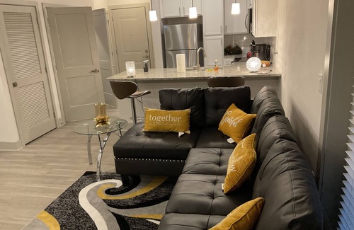 Deerwood Apartamento | Travel Nurse who want to take a break after a long shift. a 1b/1b King Bed