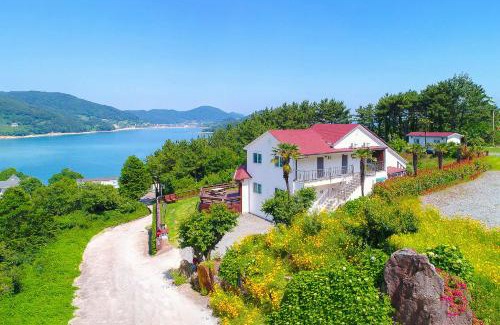 Irun-myeon Casa | Travel Sketch Pension