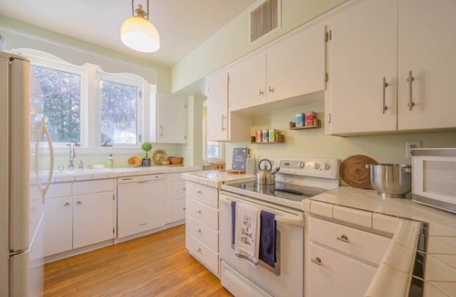 Appleton Casa | Traveler Oasis Downtown Area Spacious Home, PAC