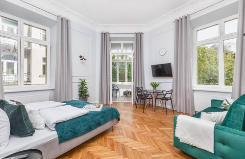 Piasek Południe Hotel | Traveler's Best- Old Town Guesthouse